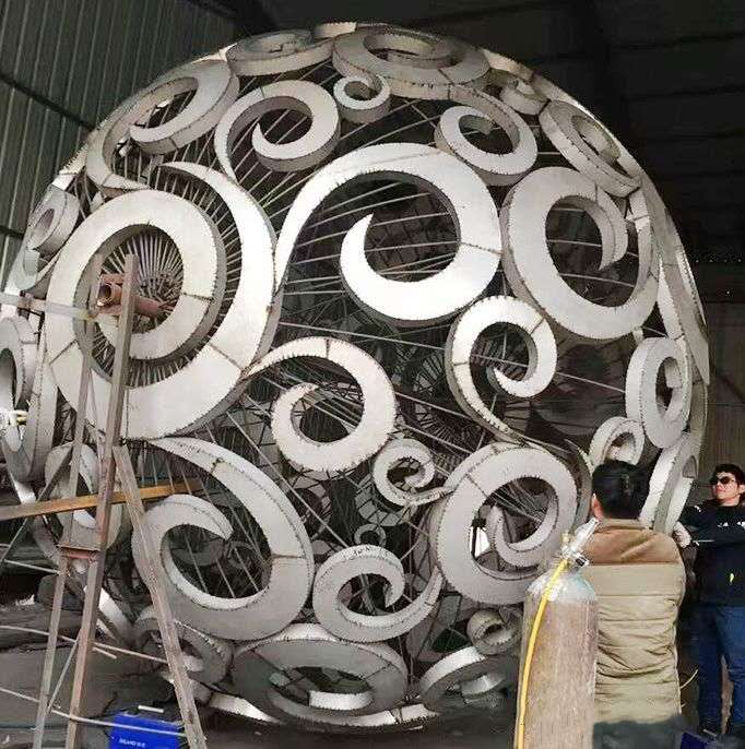 江苏天筑景观设计,不锈钢镂空魔方雕塑