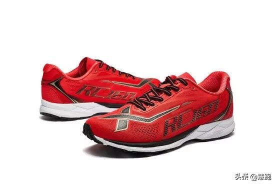 国产跑鞋r2与李宁跑鞋对比,近几年崛起的国产跑鞋品牌