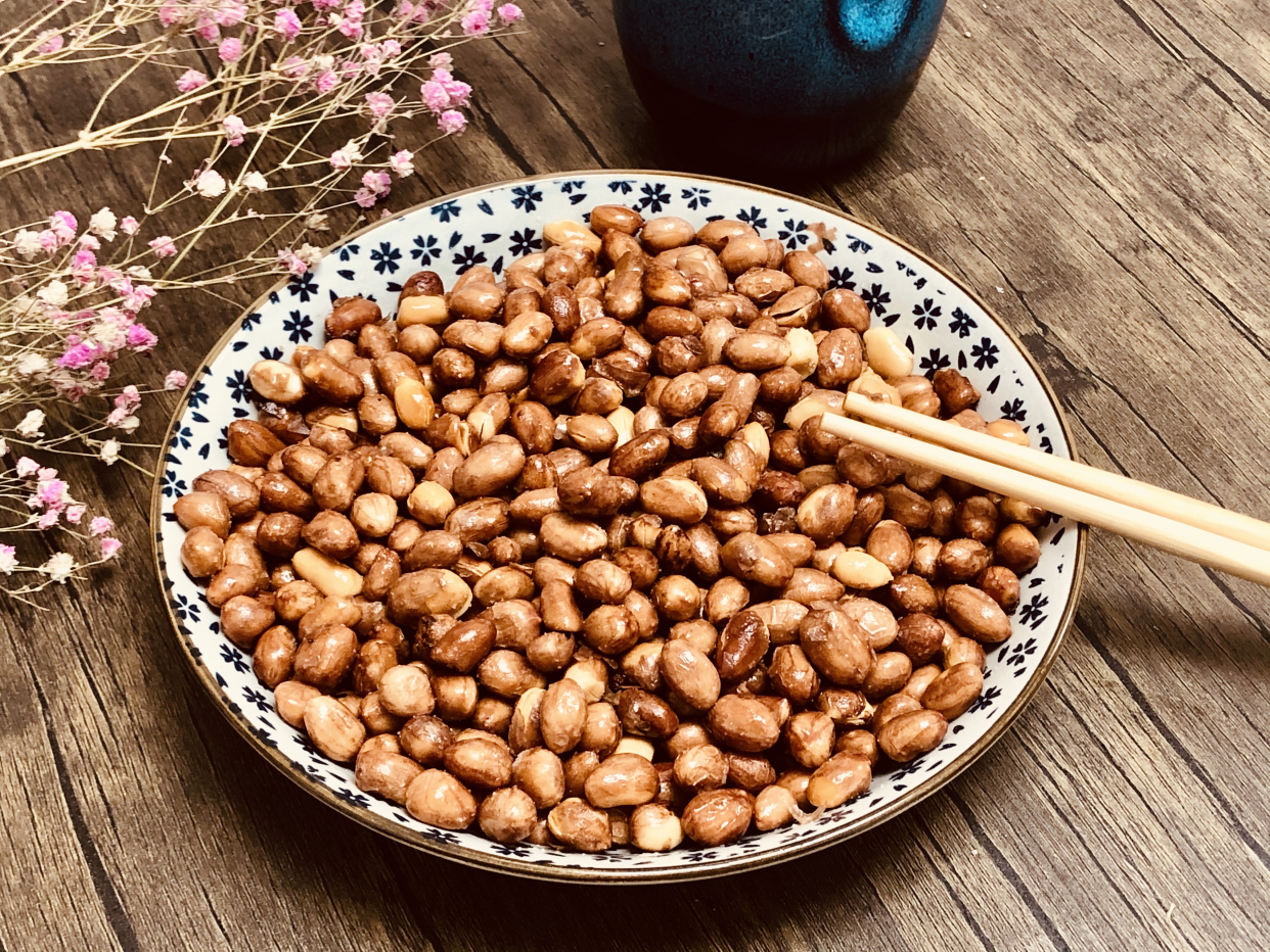 炸花生米，控制不好时间怎么办？多加“一物”，再也不担心炸糊了