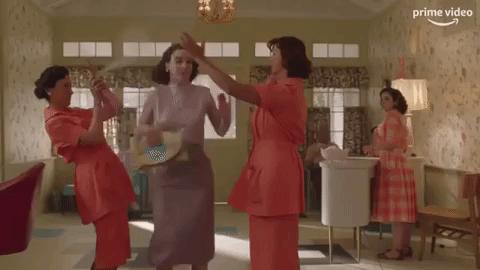 弃出轨前夫再惹桃花，纽约名媛离婚爆红，5000套美裙包裹励志大戏