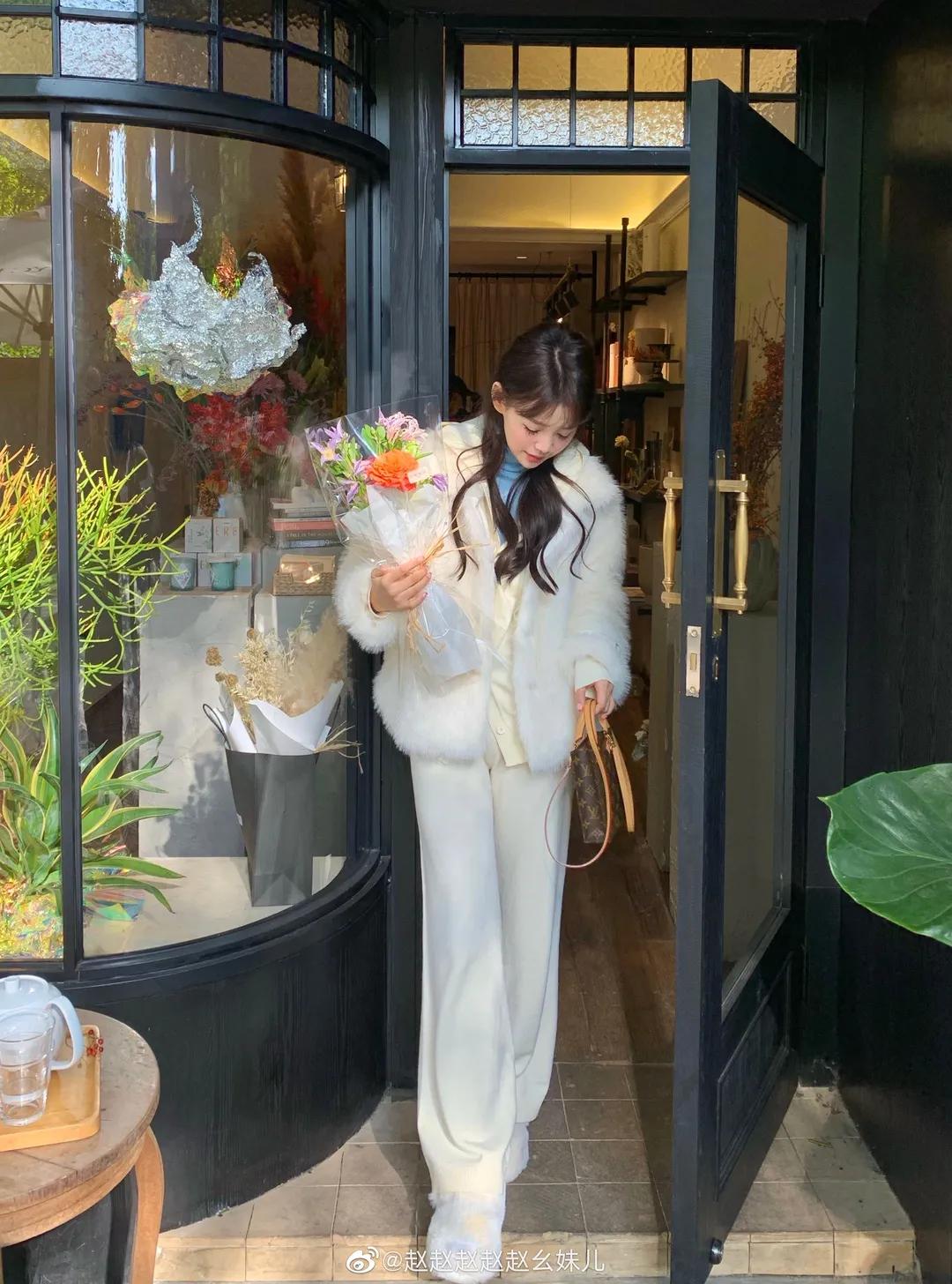 烂大街的阔腿裤也穿出高级感,阔腿裤就要选择保暖又显瘦的