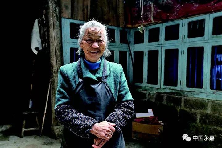 家家门口有捣臼，一座四合院曾住近百人，这里就是永嘉最东的村庄