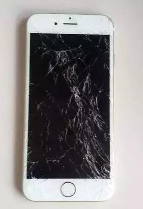 手机屏幕摔碎了一点点要修吗,手机屏幕摔坏了维修是不是卡