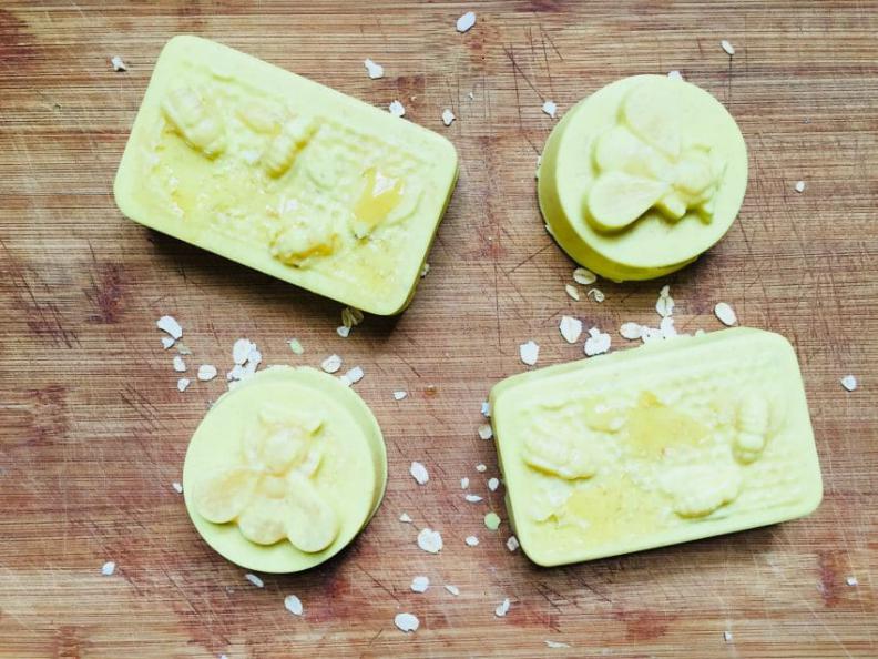 废弃的香皂怎么做香皂,自制适合夏天洗澡的香皂