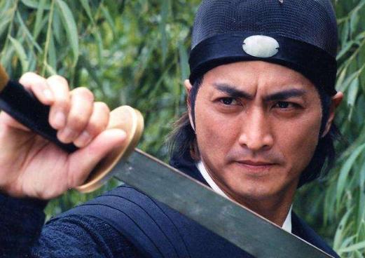 展昭何家劲被关押,展昭为救包拯闯禁宫