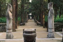 此地3000亩,只葬了一个家族,拥有10万多座坟冢,94年申遗成功