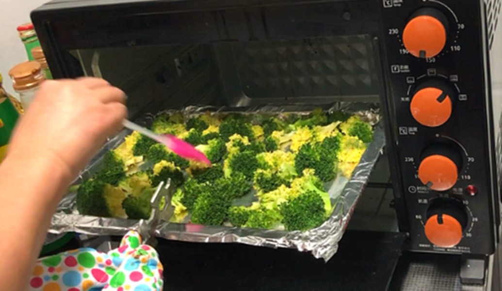 怎么清洗西兰花能去除农药和虫卵,西兰花可以直接用盐水泡出虫卵吗