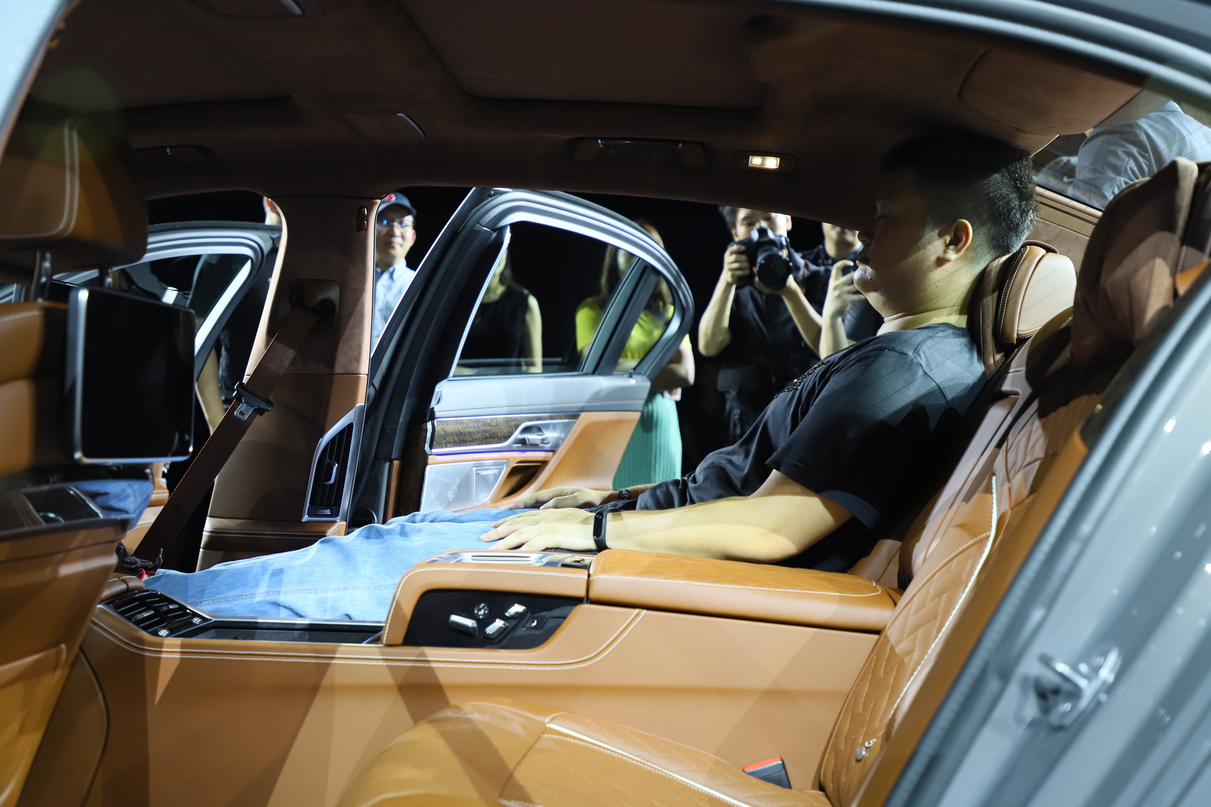 怀揣百万钞票为何让我定了行政级7系？因为试驾过后真的很喜欢