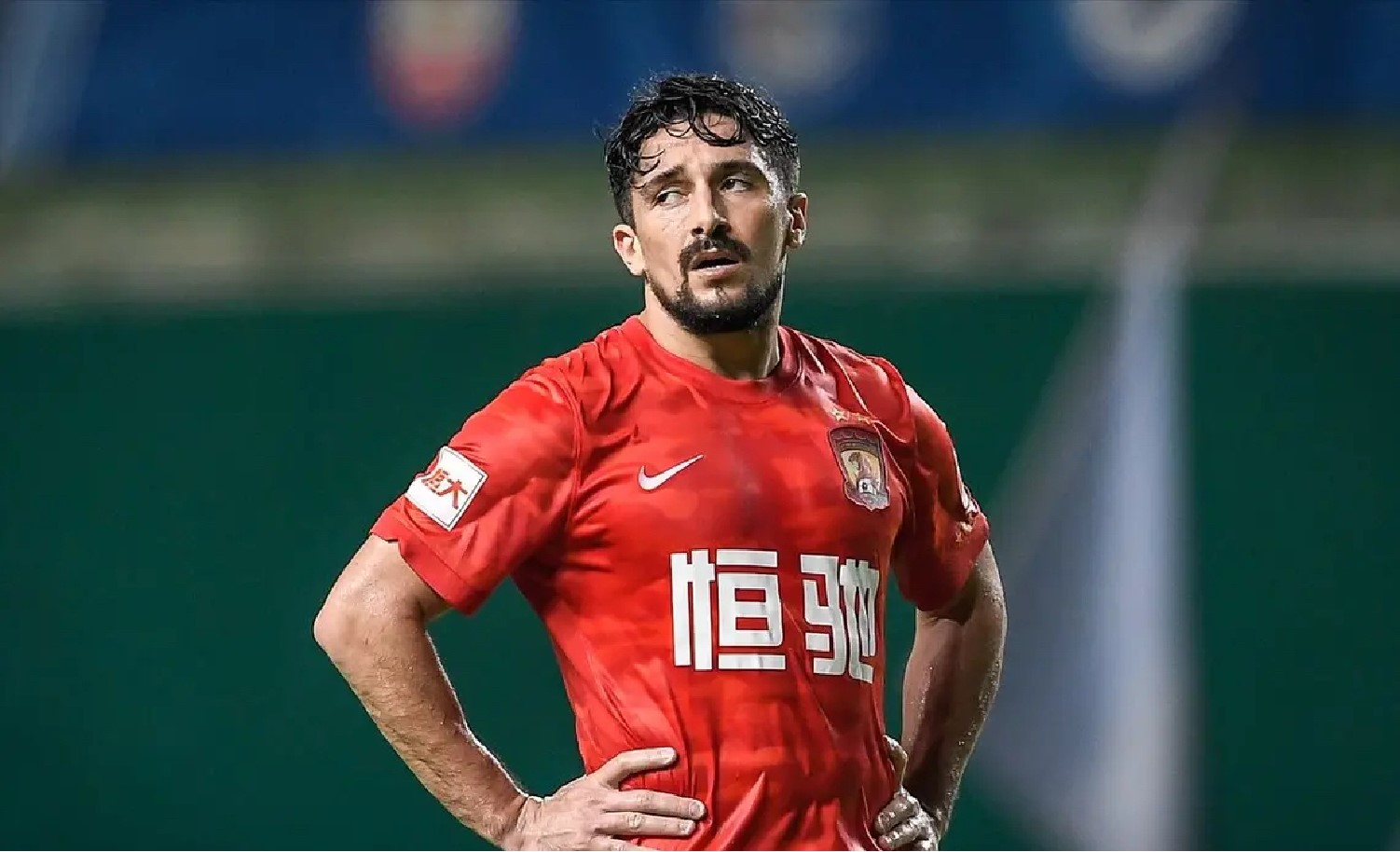 李铁为何不让阿兰和洛国富首发,国足对阿曼洛国富