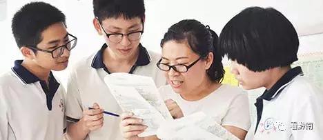 黔南对普通高中各年级排名前20%的学生免除学费，从这个时间开始