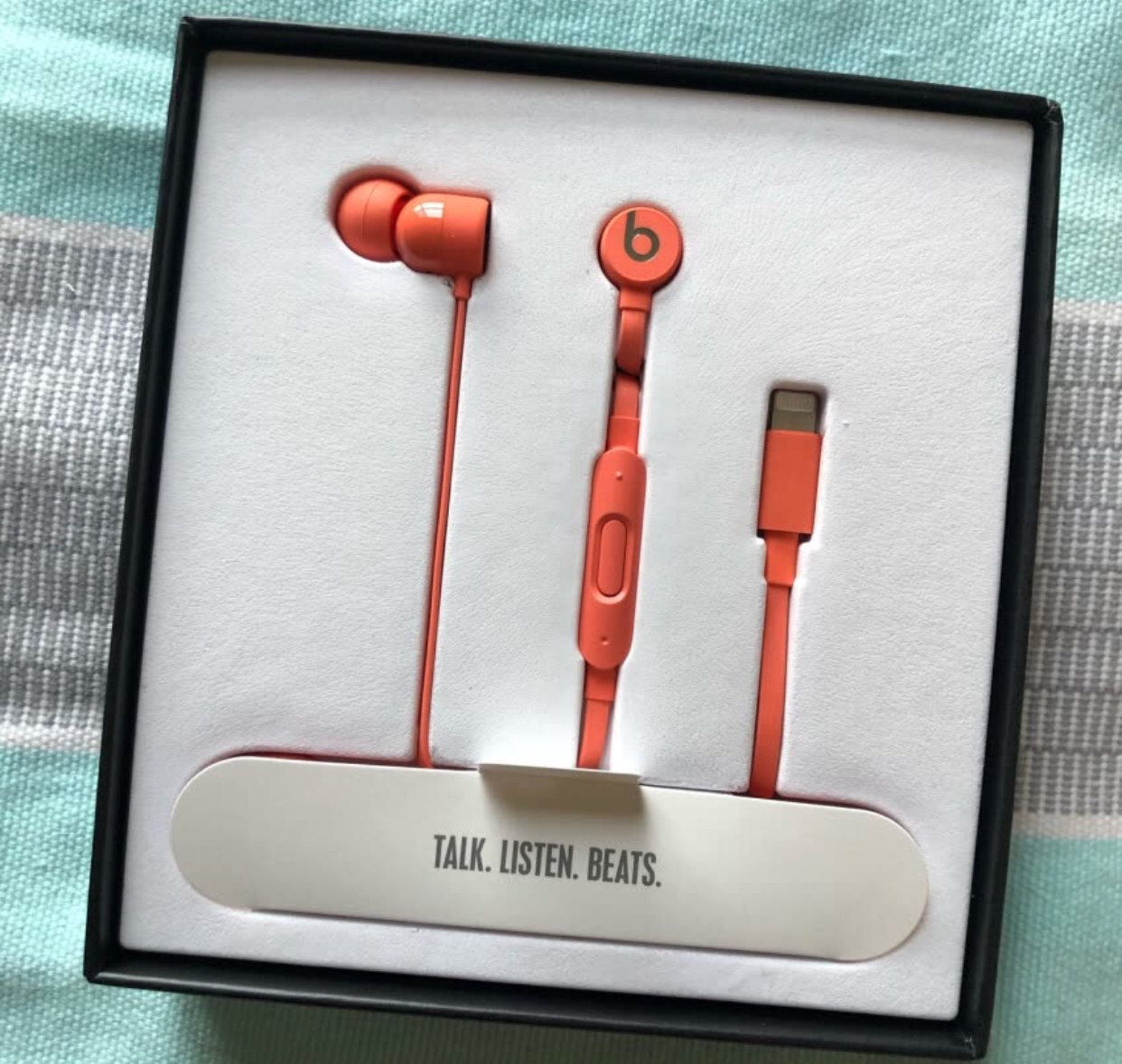 Beats珊瑚色入耳式耳机测评，摆脱线缆缠结烦恼