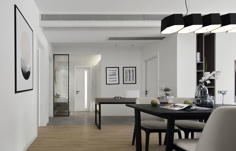 夫妻温馨家庭画面,南京家中的精致场面