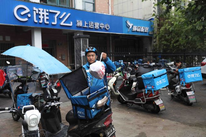 互联网刷墙人：找墙半小时、刷墙半小时，一天赚1000元