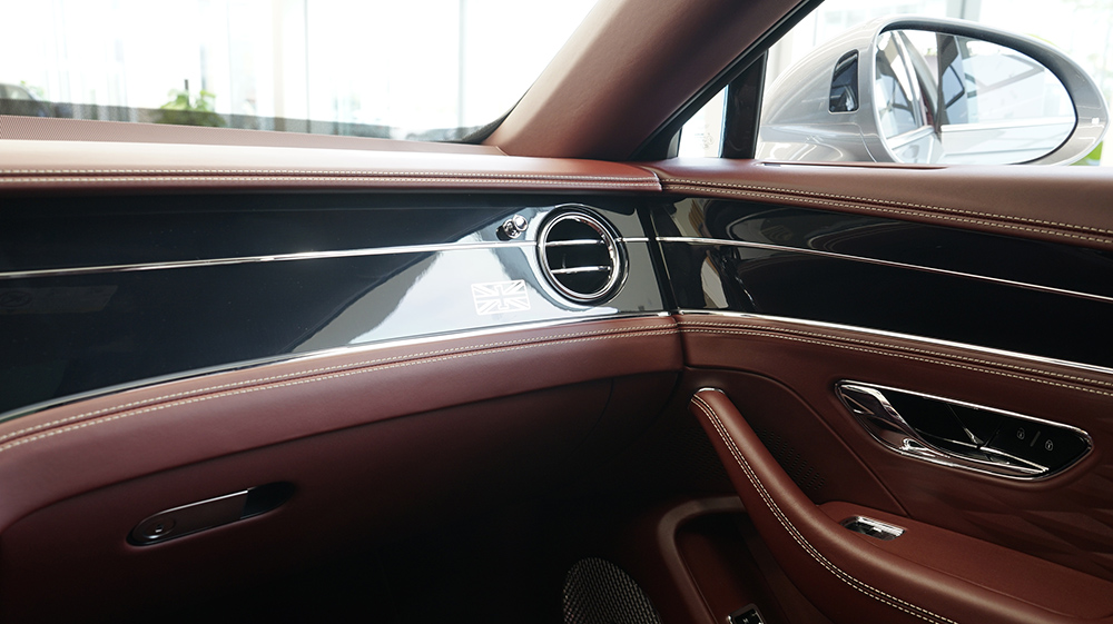 宾利飞驰2024款是立标还是平标,运动宾利飞驰