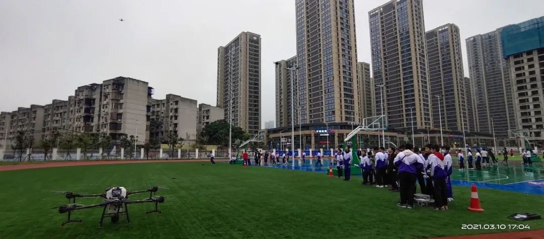 广西无人机培训中专班,广西科技商贸高级技工学校无人机