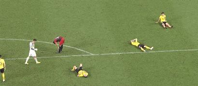 伟大的1-1！恒大血性爆发，多人赛后瘫倒在地，没力气庆祝了