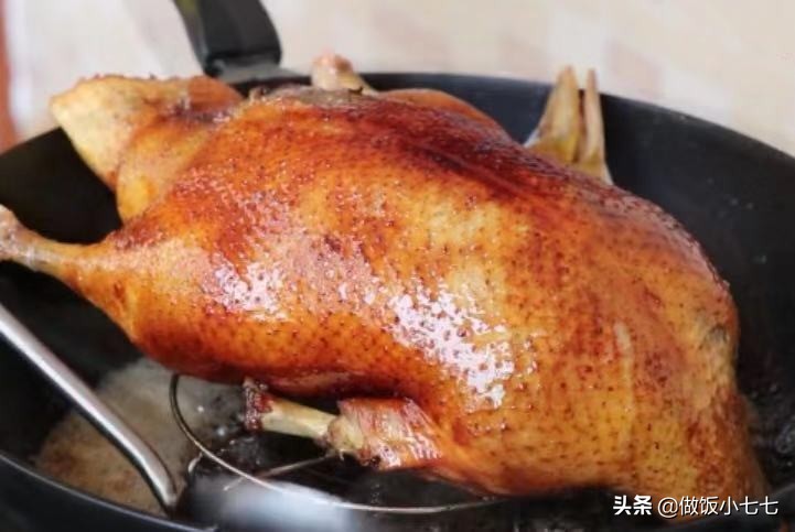 脆皮鸭怎么做才能更酥脆,用烤箱做脆皮鸭