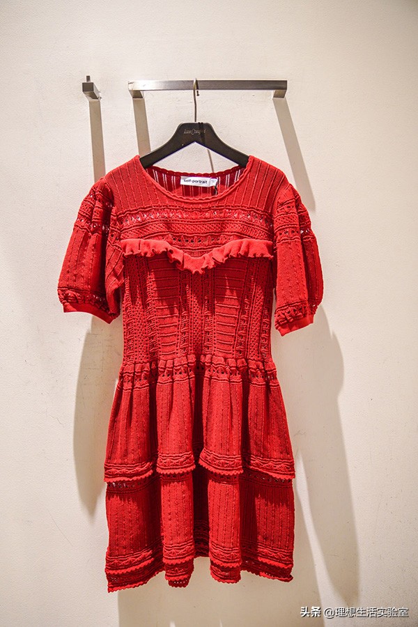 我们逛了天的成都时代奥莱，为你整理出这份春节新衣精明采购清单