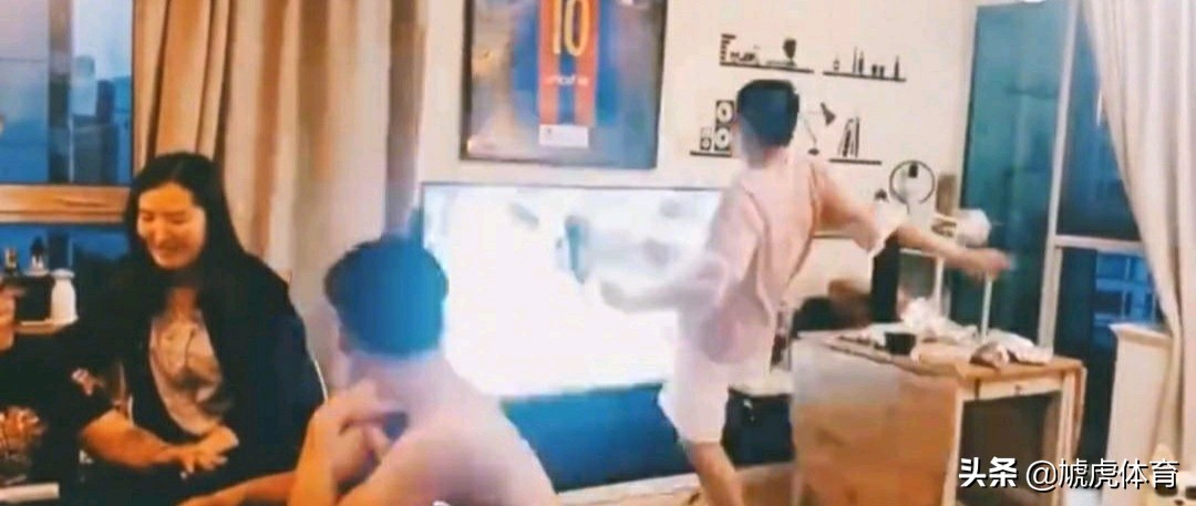 你打球的样子像极了蔡徐坤,别人说你打球像蔡徐坤怎么回