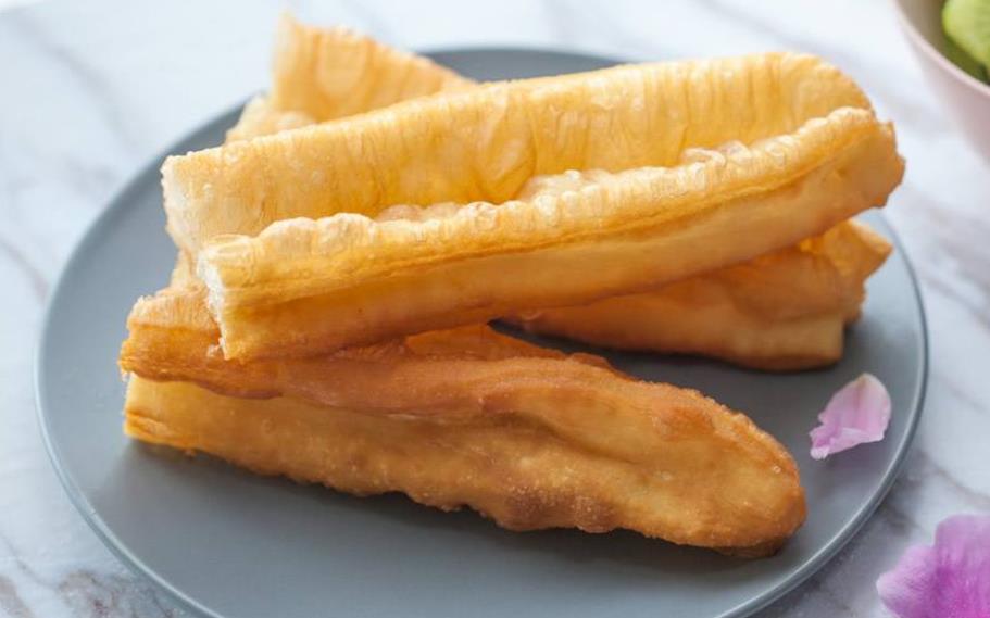 家常酥脆蓬松油条的做法和配方,油条蓬松做法和配方的全过程