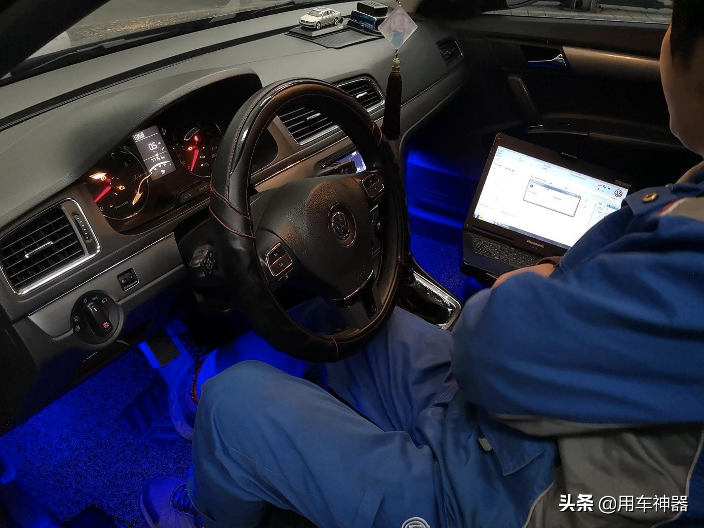 科鲁泽发动机故障指示灯亮起,汕德卡发动机故障灯亮起什么故障