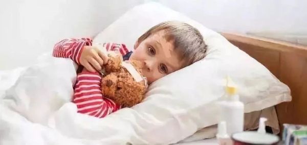 #清风计划#发烧的孩子，已经打冷战了，还要用温水擦澡？