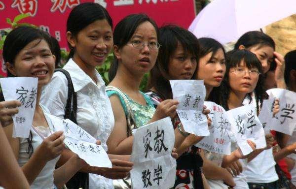 大学生在学校兼职有用吗,大学生兼职的利弊建议