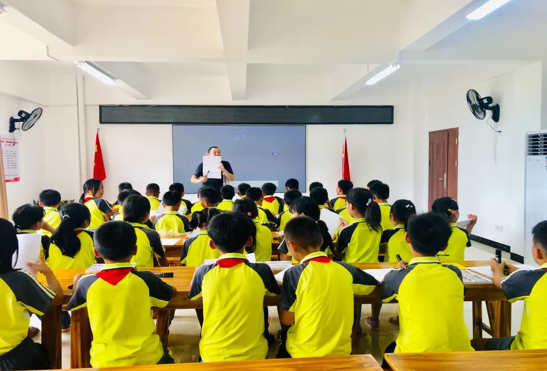 送教下乡美术农民画,儿童创意绘画送老师