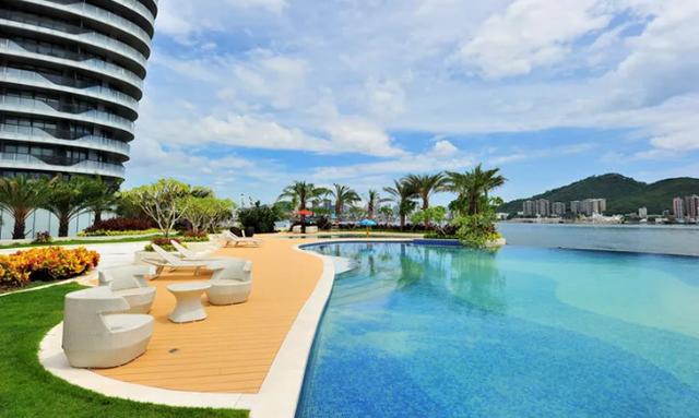 三亚凤凰岛夏天玩不够，住地标酒店，吹海风赏海景，学生*党**都夸好