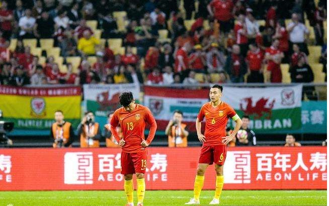 中国男篮五星级酒店巧遇国足，网友的调侃令人捧腹，有一句最阴损