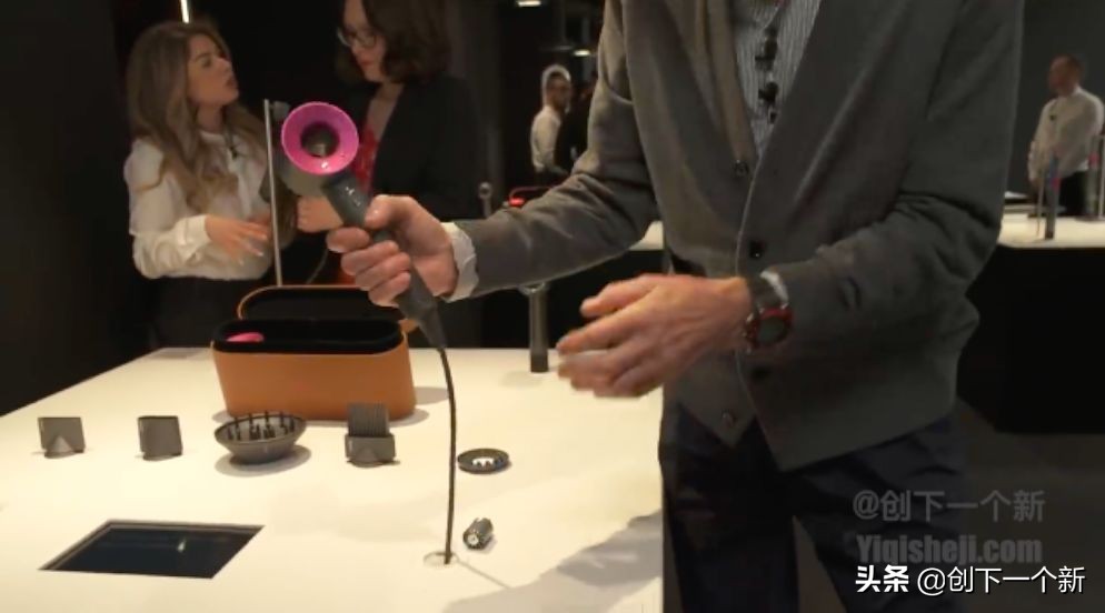 昨天,神器又出,专把弯的撸直