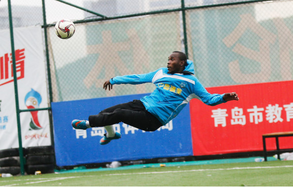 草根足球老将,草根足球激烈对抗