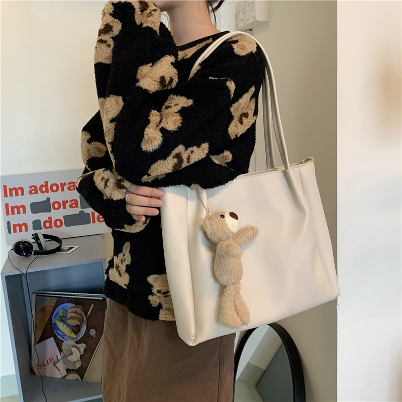 包包对于时尚的重要性,单肩包在穿衣搭配起的作用