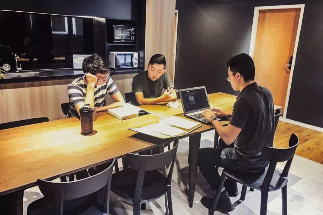 他花2.3亿造最美大学寝室，鼓励男女混居：这代年轻人别刻意吃苦