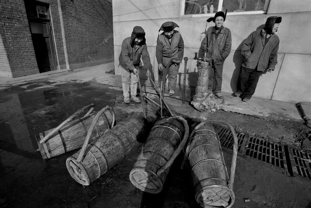 濂虫憚褰卞笀鍚村己涓汉鐓х墖,濂虫憚褰卞笀鍚村己