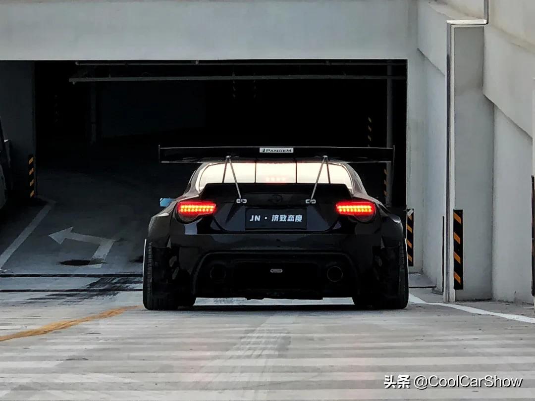 小伙爆改bj80,丰田86手动挡爆改