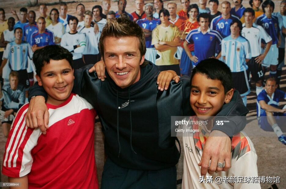 小贝当年多风光，三个儿子都穿德产定制鞋，球鞋广告动用百兽之王