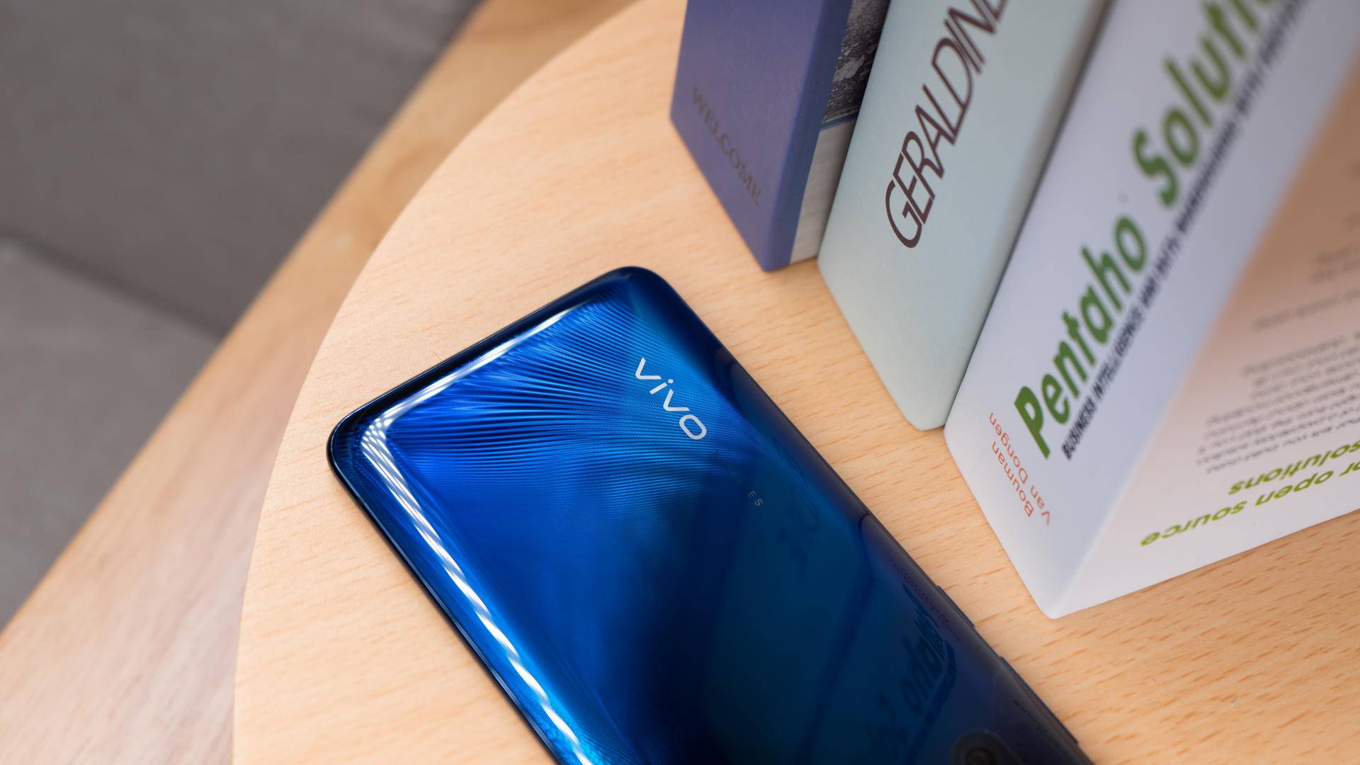 vivox27搭配零界全面屏设计,vivo最美旗舰手机x27全方面解析