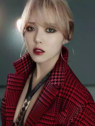 化着不适合自己的网红妆,妆感很重的网红妆