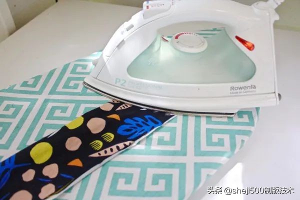 时尚一片式裹裙连衣裙裁剪图,后开叉裙的缝制方法