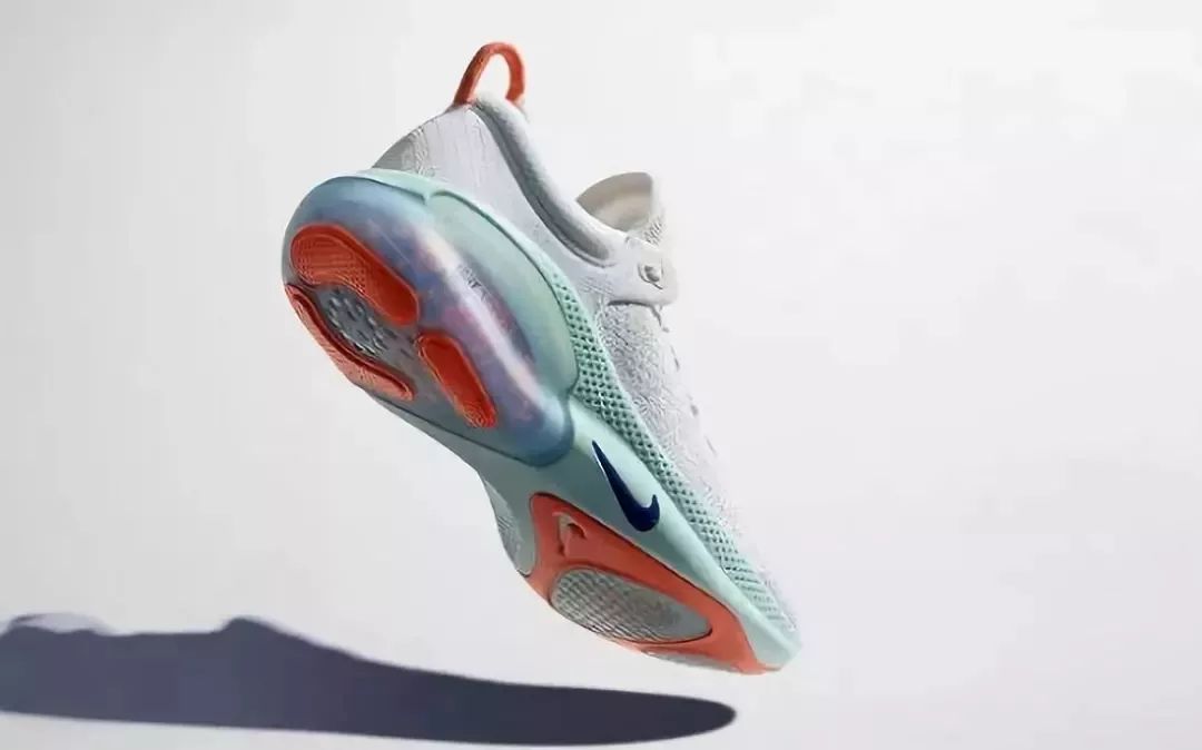 斯凯奇和耐克休闲鞋哪个好,耐克和斯凯奇哪个牌子的鞋子舒服