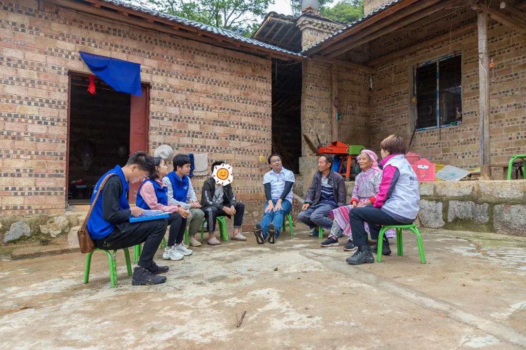 让爱穿越大山“陌上阳光”西部助学探访行动走进云南文山