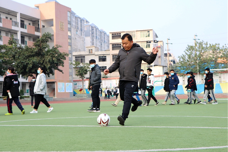 足球少年各显神通,足球少年巅峰对决