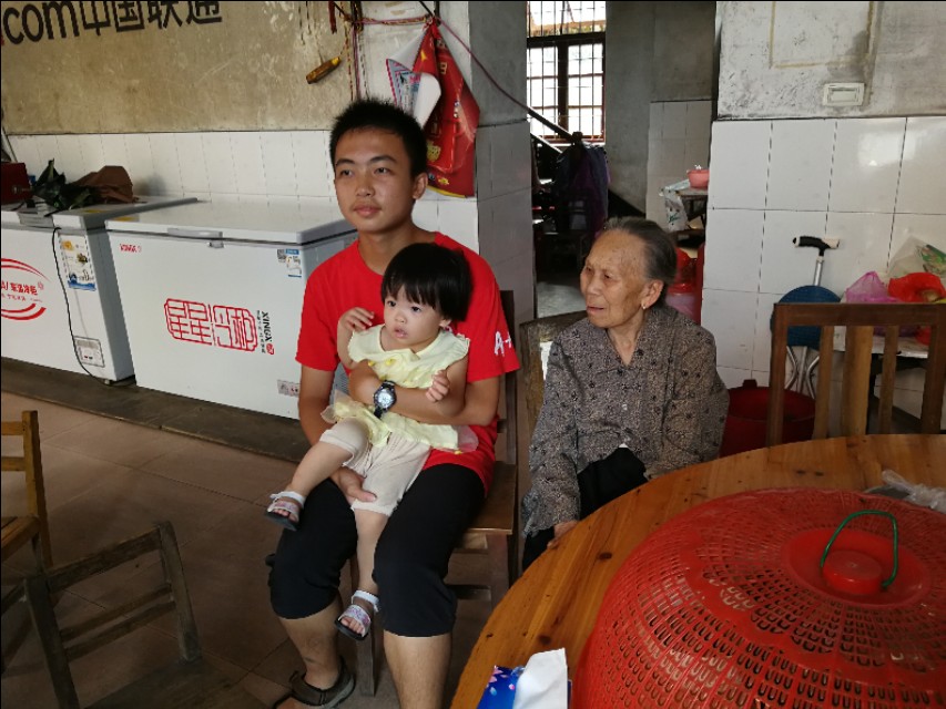 母亲多年没来城里跟我们了，有克服老年人坐车呕吐问题的办法吗？