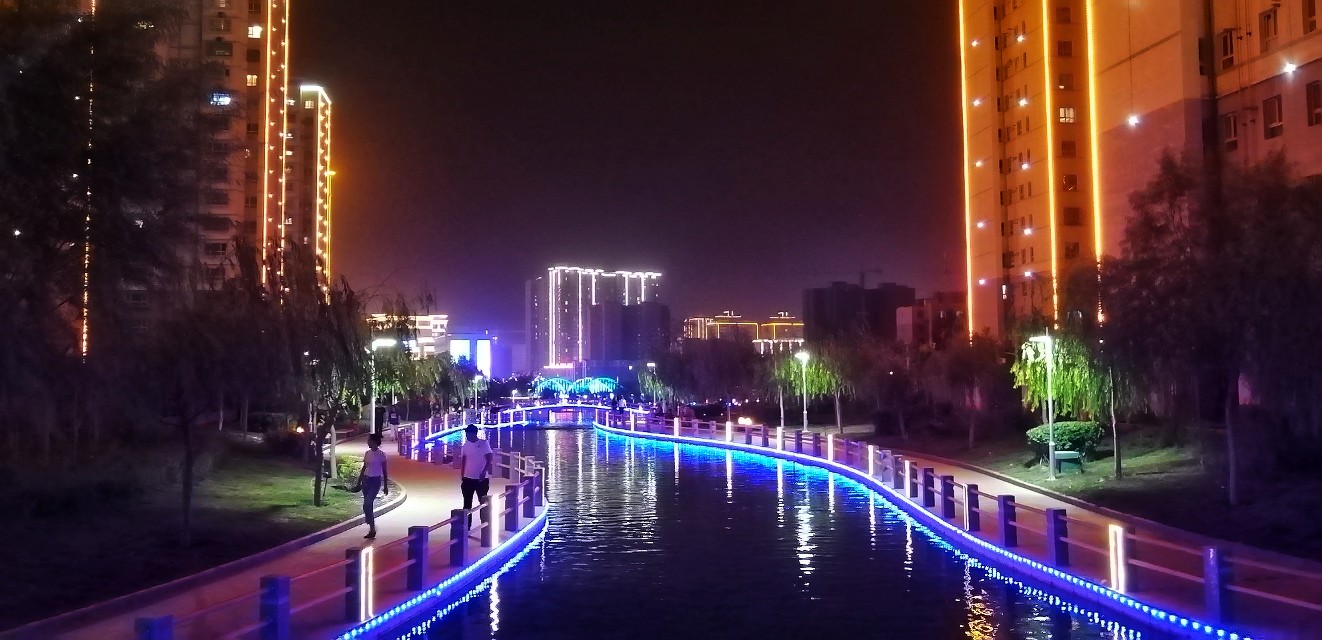 和田“夜生活”，“我的虾享餐厅”食美店雅，俊男靓女慕名而来