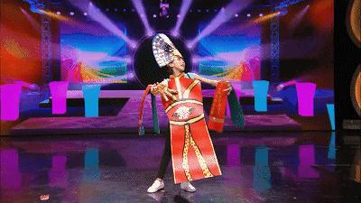 月亮姐姐穿衣裳视频,月亮姐姐服装变化