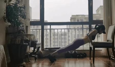 在家运动锻炼身体增强免疫力,疫情居家锻炼小动作