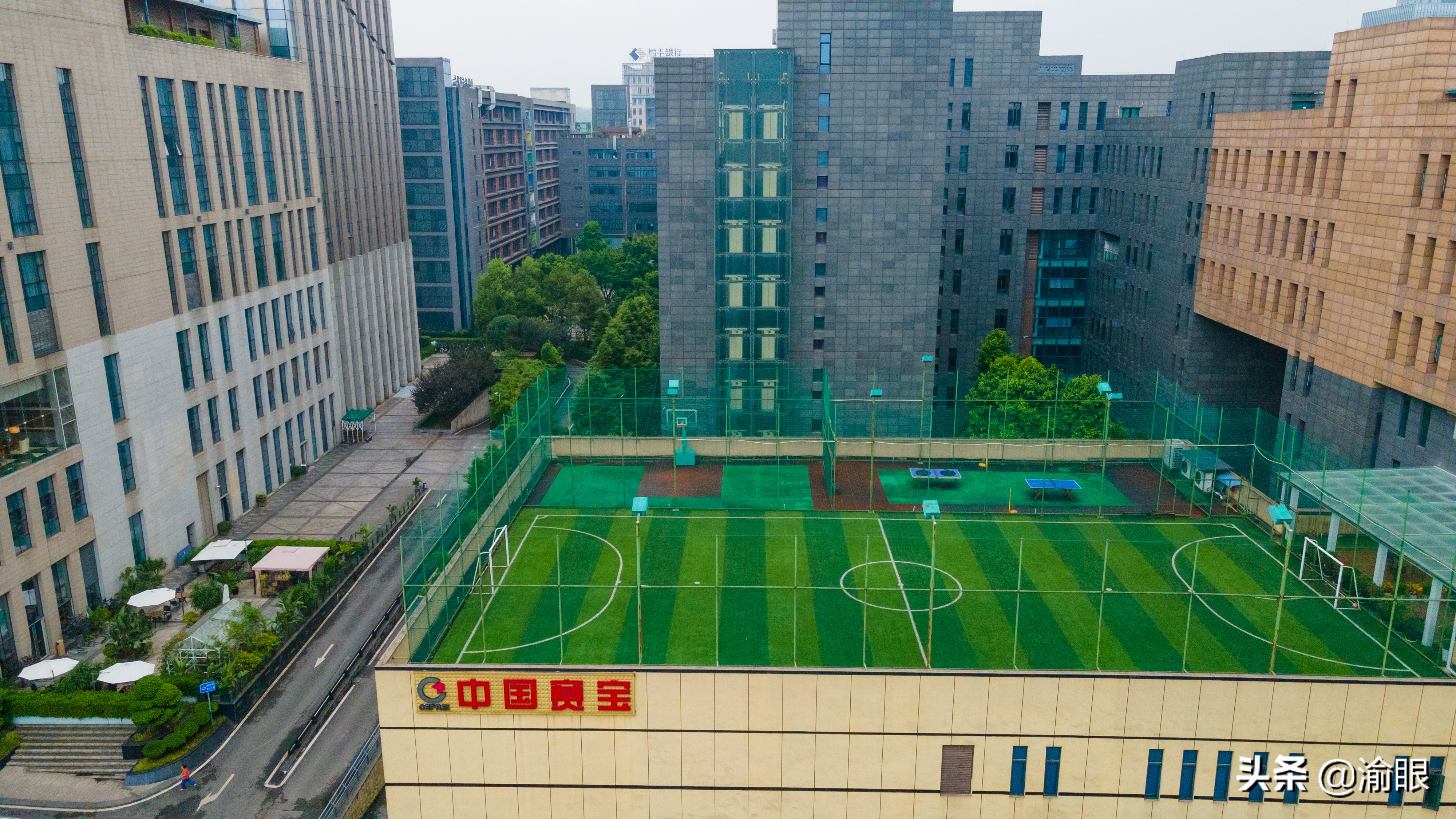 重庆空中足球场建设,重庆建2万平空中足球场