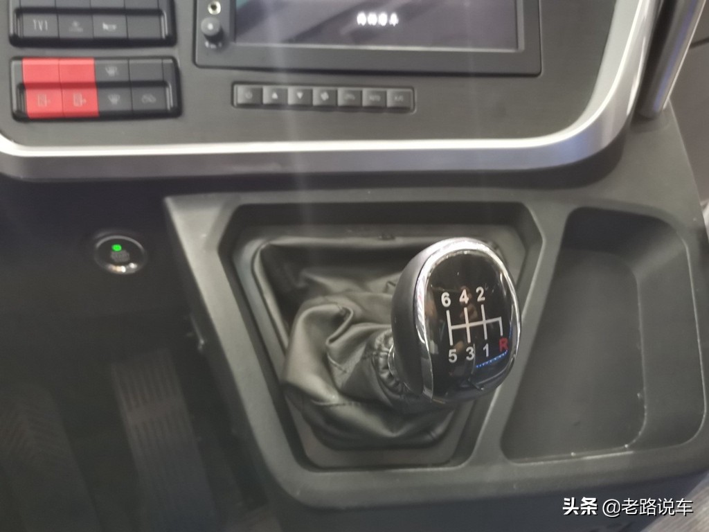 海格旅行家6127客车模型,海格旅行家大巴多少钱