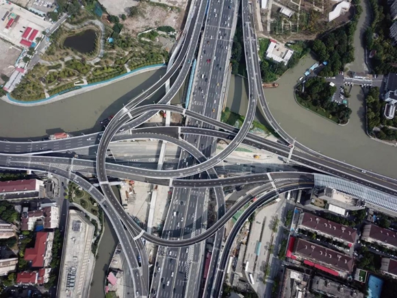 申城一周：冷空气还有“3秒”到达战场，金沙江路大渡河路口发生车祸